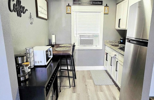 Baytown Apartment | APT#2 Quiet comfortable place near chemical plants