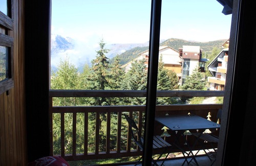 Eclose-Est Apartment | Apt (expo south), open view, nice and quiet. Locs Sunday to Sunday