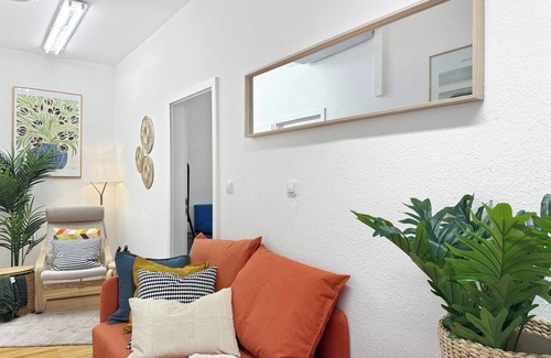 Rathaus Apartment | Apt for 9, walk to Schlossplatz