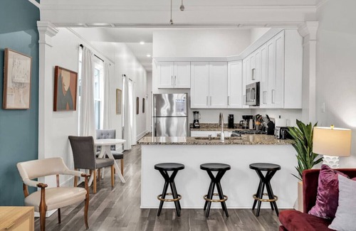 Uptown Historic District Apartment | Apt on Magazine St. - Walk to Shops & Restaurants