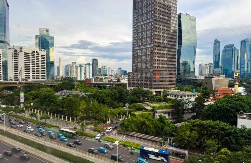 Jakarta Apartment | Apt Sudirman Suite 3BR With Infinity Pool & Netflix by Damaresa