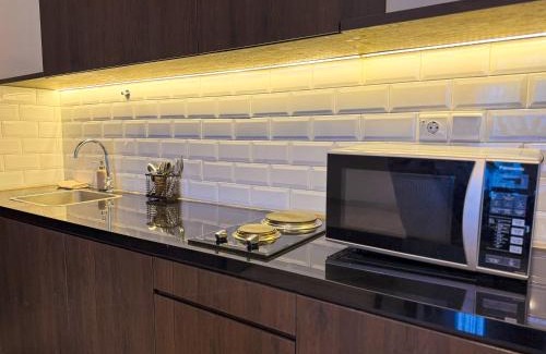 Jakarta Apartment | Apt Sudirman Suite 3BR With Infinity Pool & Netflix by Damaresa