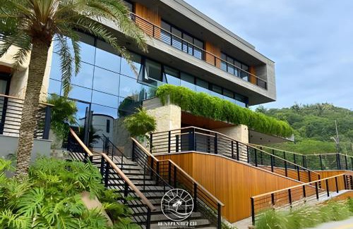 Torres Apartment | Apto Premium em Torres - Apenas 150mts do mar - Piscina - Ar condicionado sala e quartos - Tv Smart - Wifi - Varanda com churrasqueira - Pátio privativo - Garagem fechada - Aceita pet
