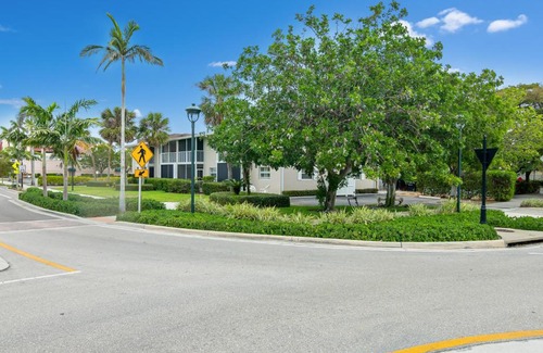 Old Naples Apartment | Aqua Breeze 811