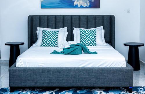 Central Province House | Aqua Garden