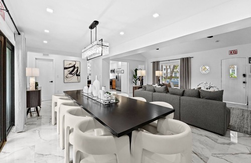 Hollywood Lakes House | Aqua Haven- Stylish Getaway with Pool and Jacuzzi