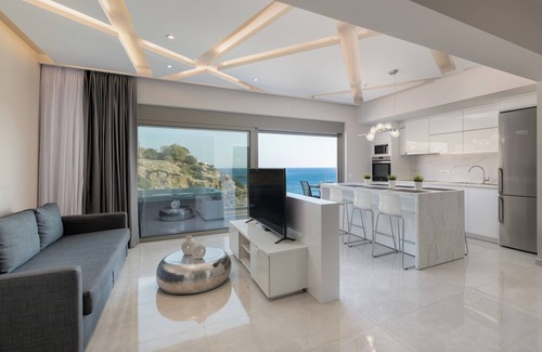 Stegna Apartment | Aquamarine Luxury Suite 1st floor