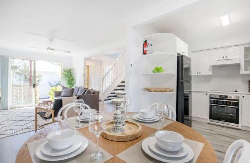 Huskisson House | Aquamarine - modern & bright Huskisson townhouse