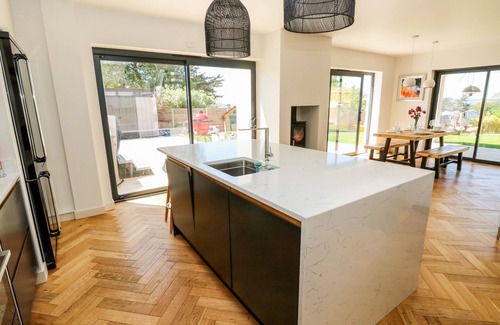 Cowes Cottage | AQUANAUT, pet friendly, luxury holiday cottage in Gurnard