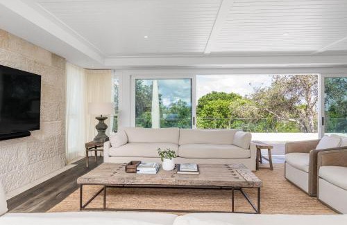 Pottsville House | Aquarium - beachfront Pottsville home with pool