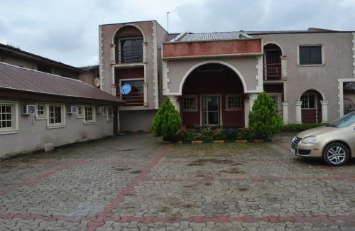 Surulere Cabin | Aquatic Suites Lounge -Classic Standard