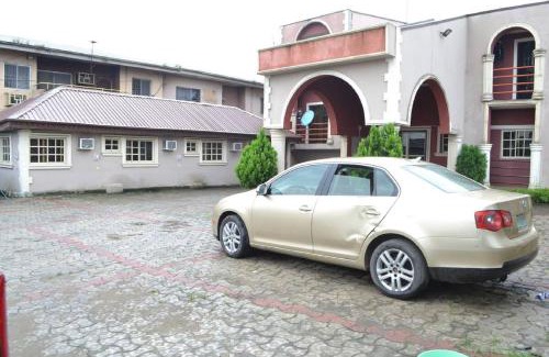 Surulere Cabin | Aquatic Suites Lounge -Classic Standard