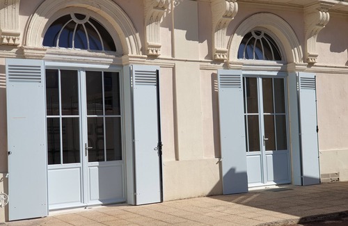 Cote Landaise Apartment | Arcachon 1st line, magnificent 90m2 industrial loft-style duplex.