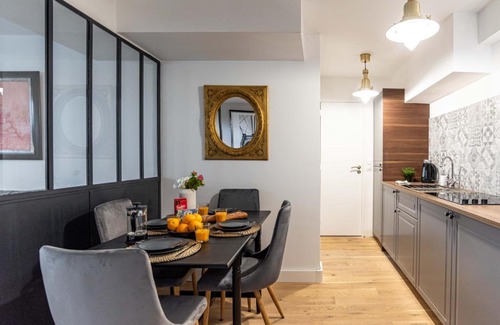 Quartier des Grandes-Carrieres Apartment | Architect's Flat - 44m2 - MontMartre