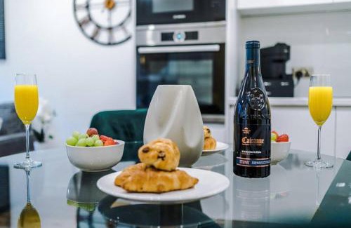 The Westside Apartment | Arden Suite - Discounted Stays!