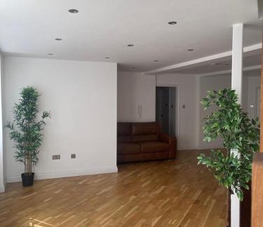 Peninsula House | Arena House