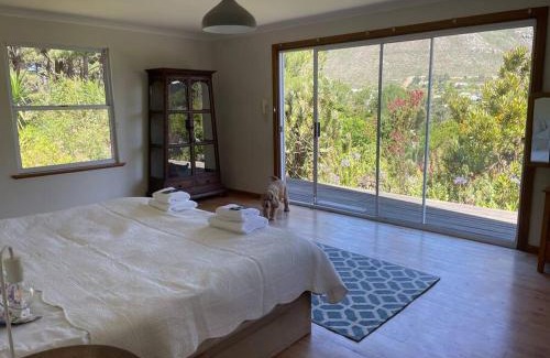 Hout Bay Apartment | Aristea garden unit- amazing mountain views