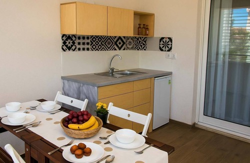 Olympiada Apartment | Aristotelia Gi Ikies - Cozy Pool & Sunny Getaway