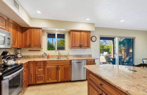 Shadow Hills House | Arnoldo, 5 Bedroom 4 full baths, pool, hot tub, views