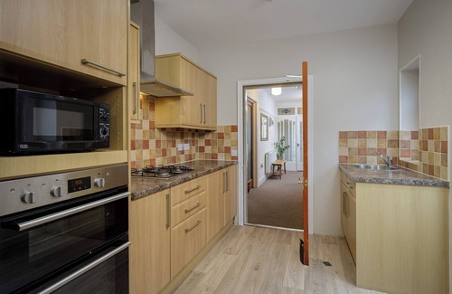 South Shore Cottage | *Arnside - Spacious 10-Bedroom Seaside Cottage!*
