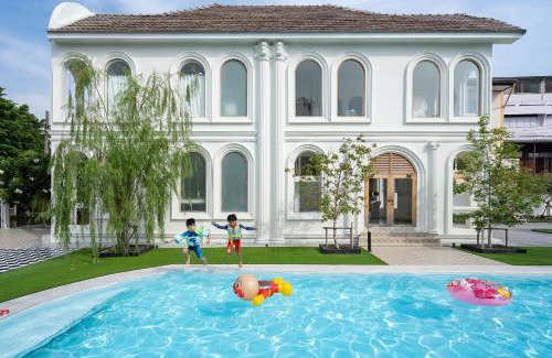 Phasi Charoen Villa | Arpo Pool Villa Riverside Bangkok