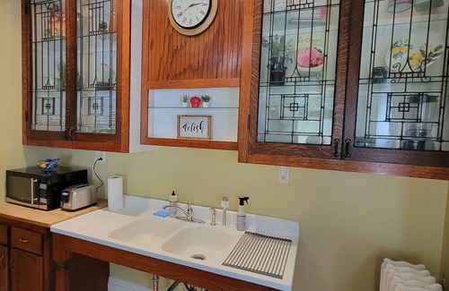 West Washington House | Art and Lodging
