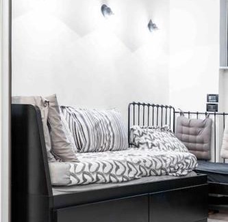Giambellino Apartment | Art Café Tulipani