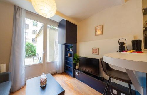 Moliere - Edgard Quinet Apartment | Art de Recevoir - Chic & Ancient Duplex Quais Rhône - Lyon Centre