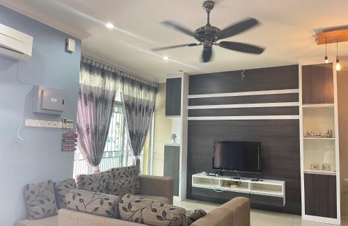 Teluk Intan House | Art Homestay 4 Bedrooms House by Mr Homestay