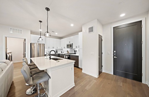 Washington Ave./ Memorial Park Apartment | Art house sawyer yards
