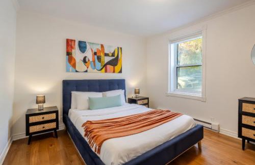 Sainte-Marie Apartment | Artful 3BR in Montreal Village