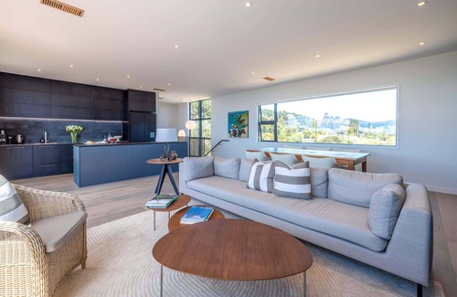 Onetangi House | Artist's Retreat | Stay Waiheke
