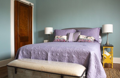 Paris Bed & Breakfast | Artistic Lodging Queen suite