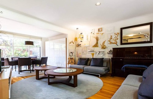 Kensington Apartment | Artists Hideaway in Vibrant Kensington