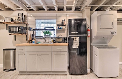 Germantown Apartment | Artsy Philadelphia Studio ~ 7 Mi to Downtown!