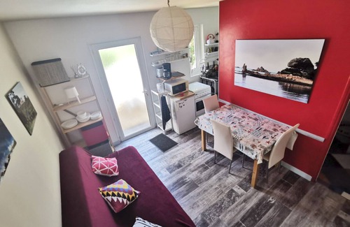 Louannec Condo | Arty, self-contained accomodation on "la cote de granit rose" 800m from the Breton sea