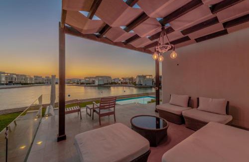 El Gouna Villa | Ascot Bay, Premium 5BR Lagoon Beach House & Pool in Tawila, El Gouna