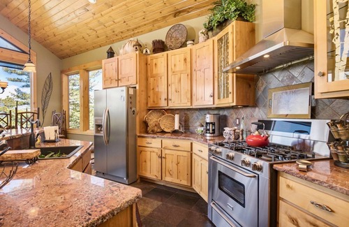 Windcliff Estates House | Aspen Leaf Chalet Vacation Home at Windcliff by RedAwning
