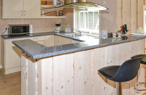 Hou House | "Åsta" - 1.7km from the sea by Interhome