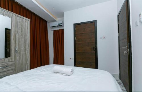 East Legon Apartment | Aster Luxury Apt close to Airport & Mall with Rooftop pool & gym