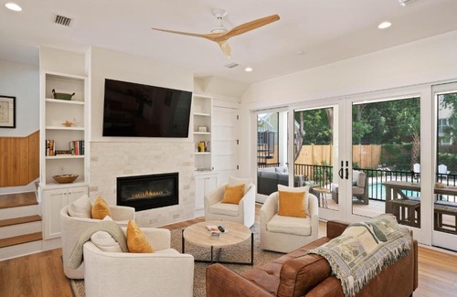 East Beach House | Astin Cottage - 4221Seventh Street