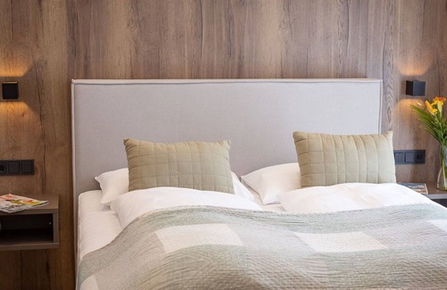 Bruck an der Grossglocknerstrasse Apartment | Beautiful apartment for 4 guests with WIFI, TV, balcony, pets allowed and parking