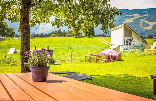 Saalfelden am Steinernen Meer Villa | Nice apartment in villa for 4 guests with TV, balcony and panoramic view