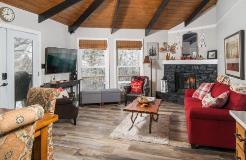 Beech Mountain House | At The Ski Resort Entrance, Gas Fireplace, Deck, Firepit,