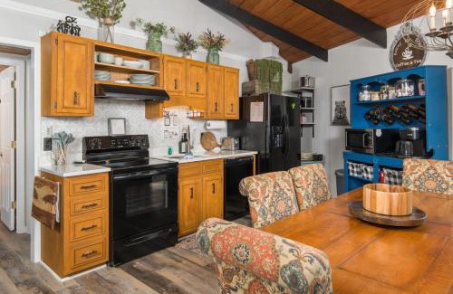 Beech Mountain House | At The Ski Resort Entrance, Gas Fireplace, Deck, Firepit,