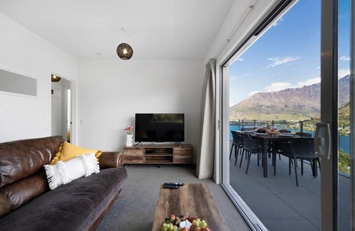 Queenstown House | Ataahua Views Entire Home