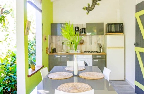Bas Vent House | Atemoya lodges. Swimming pool, beach 400 m., Fleur de Canne (2/4p) A/C, pool, garden, beach 400m