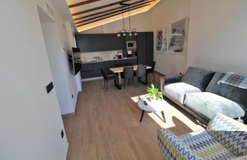 Campoamor Apartment | Atico loft de lujo con terraza espectacular y vista a los 2 castillos