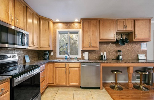 Atlanta House | Atlanta 4BR Family Home | King Bed + Yard +FirePit