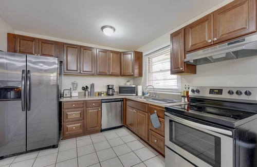 Smyrna House | Atlanta Luxury Home 1 mi from The Battery Sleeps 8